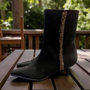 Stuart Weitzman Women's Black Suede Ankle Boots Size 8.5 Zip Closure